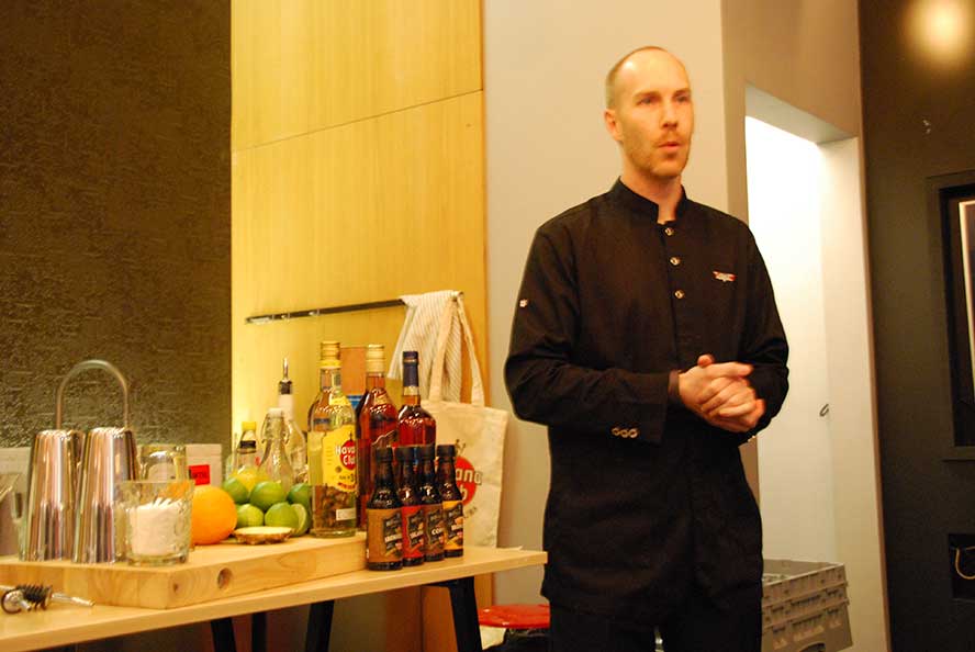 Adam MacDonald fra Liquid Engineers var blant foredragsholderne - og fortalte tilhørerne om romproduksjon generelt med fokus på rom i cocktails.